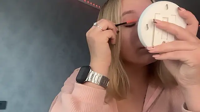 Thalia  Star online show from October 30, 8:38 am