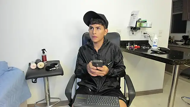 Snapshot of Lyam_ap chatting on January 16, 8:43 am Lyam ap online show from January 16, 8:43 am