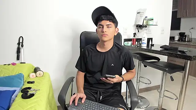 Snapshot of Lyam_ap chatting on January 20, 9:24 am Lyam ap online show from January 20, 9:24 am