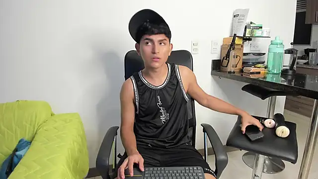 Snapshot of Lyam_ap chatting on January 24, 8:02 am Lyam ap online show from January 24, 8:02 am