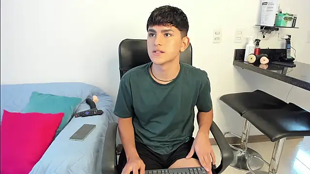 Snapshot of Lyam_ap chatting on February 20, 3:19 pm Lyam ap online show from February 20, 3:19 pm