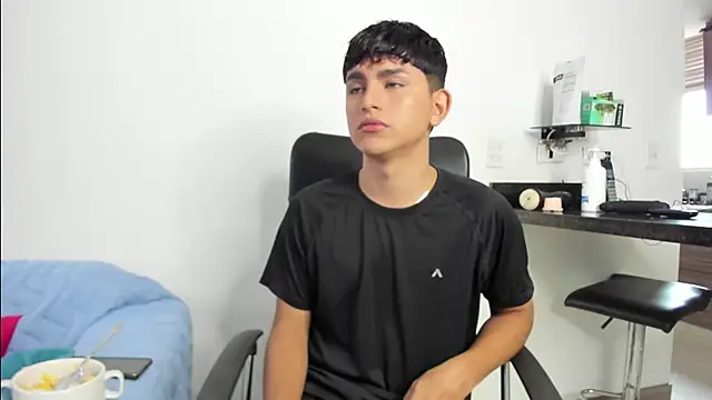 Snapshot of Lyam_ap chatting on February 21, 3:54 pm Lyam ap online show from February 21, 3:54 pm