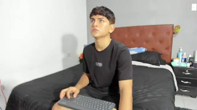 Snapshot of Lyam_ap chatting on March 18, 8:37 pm Lyam ap online show from March 18, 8:37 pm