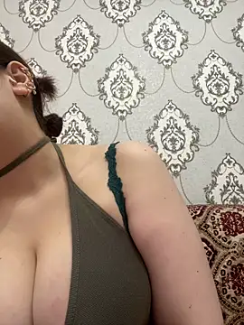 Snapshot of StormBeverly chatting on November 27, 9:55 am StormBeverly online show from November 27, 9:55 am