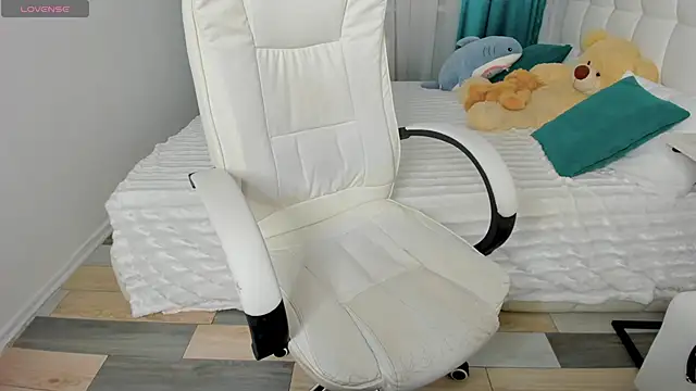 Snapshot of CooperAllana chatting on November 10, 7:51 am CooperAllana online show from November 10, 7:51 am