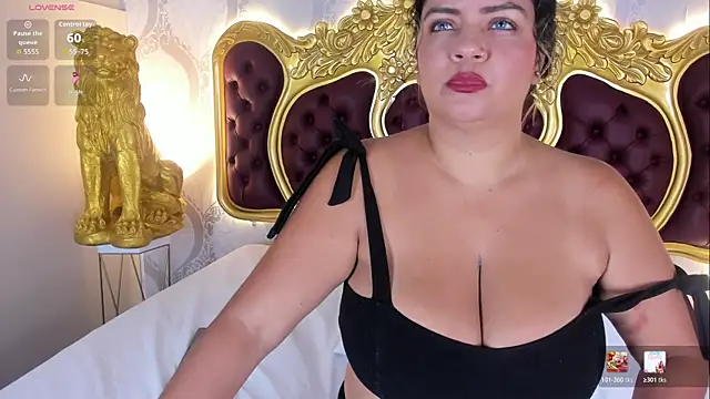 KendralHolson online show from April 23, 4:46 am