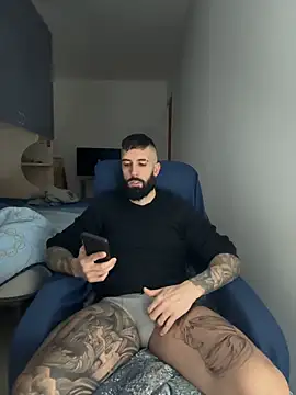 Snapshot of Gioeltoro89 chatting on December 19, 3:52 pm Gioeltoro89 online show from December 19, 3:52 pm