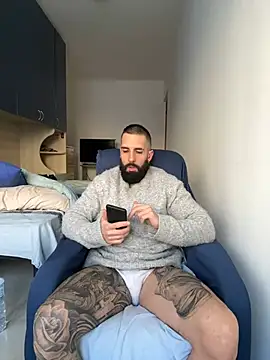 Snapshot of Gioeltoro89 chatting on February 27, 3:34 pm Gioeltoro89 online show from February 27, 3:34 pm