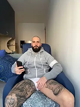 Snapshot of Gioeltoro89 chatting on March 8, 3:27 pm Gioeltoro89 online show from March 8, 3:27 pm