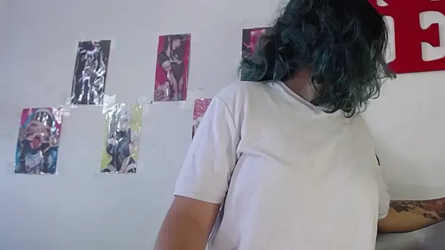 Snapshot of gigiqueen_18 chatting on December 5, 2:14 pm gigiqueen 18 online show from December 5, 2:14 pm