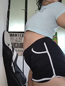 Snapshot of gigiqueen_18 chatting on May 22, 1:06 pm gigiqueen 18 online show from May 22, 1:06 pm