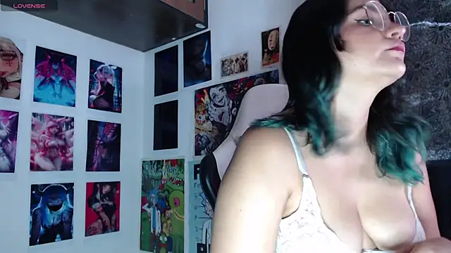 Snapshot of gigiqueen_18 chatting on June 4, 5:41 pm gigiqueen 18 online show from June 4, 5:41 pm