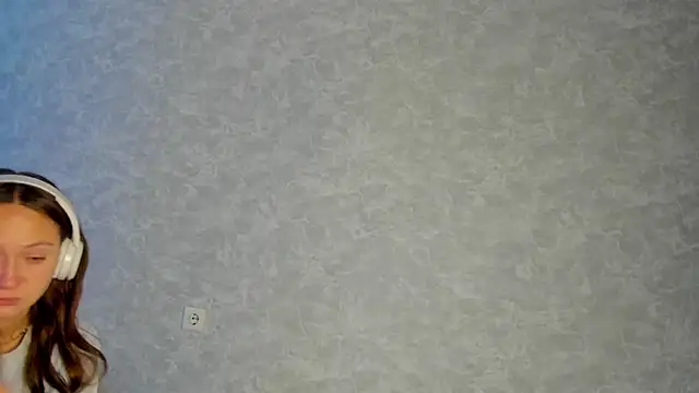 EllaSky xoxo online show from October 7, 7:00 pm