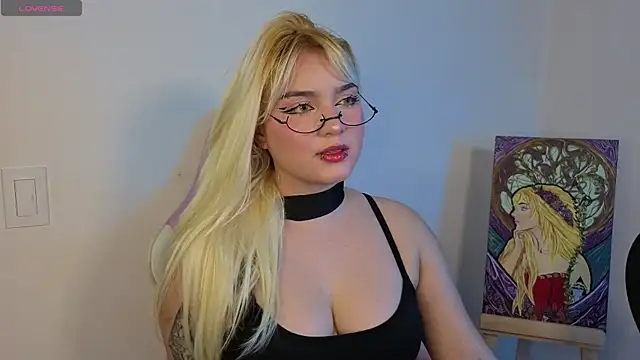 Snapshot of Pretty__zoe chatting on December 28, 12:47 am Pretty  zoe online show from December 28, 12:47 am