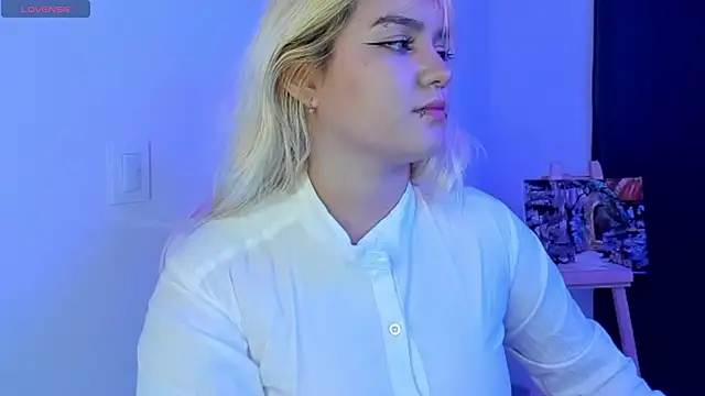 Snapshot of Pretty__zoe chatting on February 10, 3:03 am Pretty  zoe online show from February 10, 3:03 am