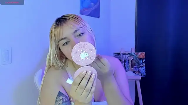 Snapshot of Pretty__zoe chatting on February 11, 11:54 pm Pretty  zoe online show from February 11, 11:54 pm