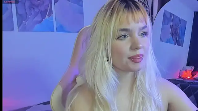 Snapshot of Pretty__zoe chatting on March 12, 12:20 am Pretty  zoe online show from March 12, 12:20 am