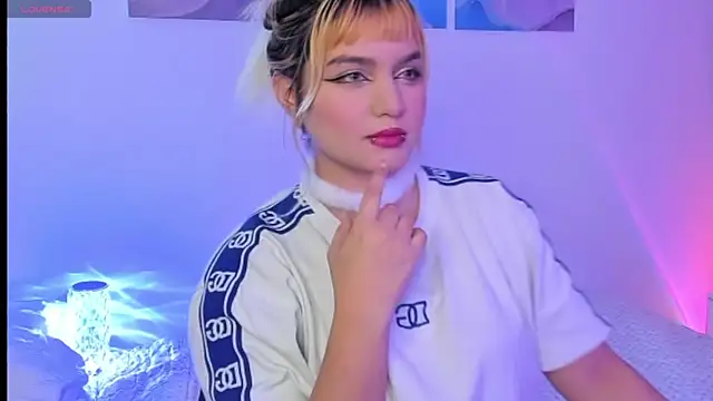 Snapshot of Pretty__zoe chatting on March 19, 8:54 pm Pretty  zoe online show from March 19, 8:54 pm