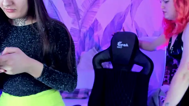 NielletaBlossom online show from February 27, 5:45 am