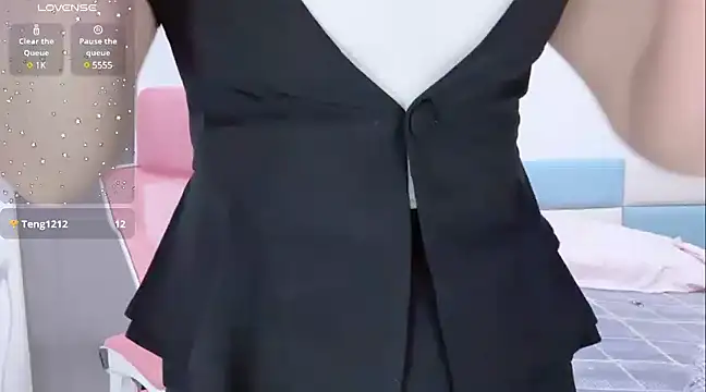 Qwi-V1 online show from December 22, 10:58 pm