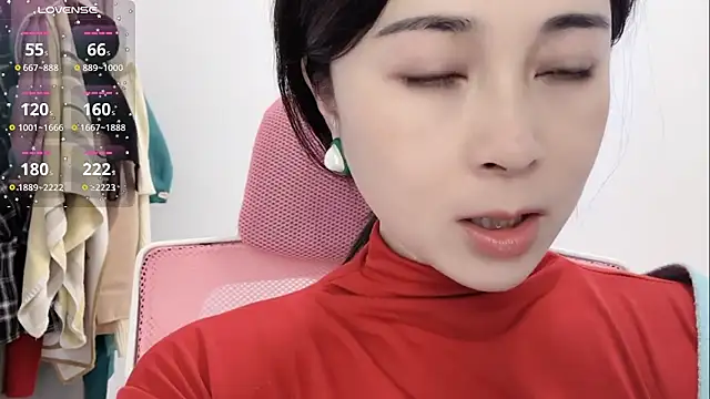 Qwi-V1 online show from January 20, 11:43 pm