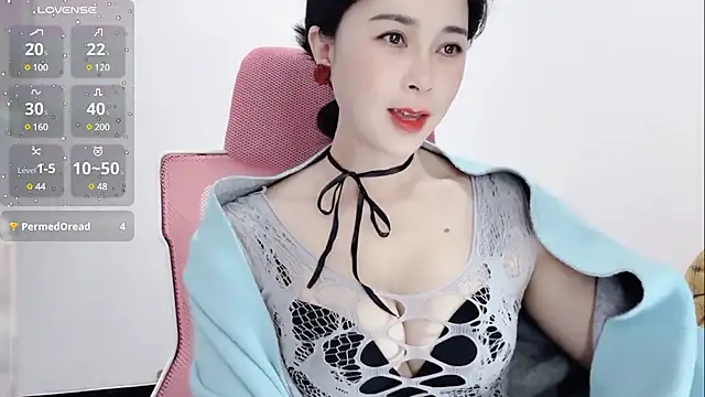 Qwi-V1 online show from January 25, 10:39 pm