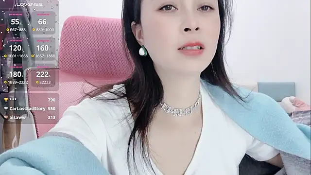 Qwi-V1 online show from February 12, 3:07 am