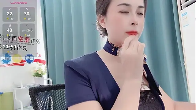 Qwi-V1 online show from September 13, 8:14 am