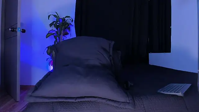 Snapshot of thaddeus_king chatting on June 30, 1:17 am thaddeus king online show from June 30, 1:17 am