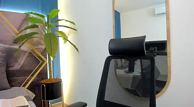 NathRossi online show from December 3, 6:49 pm