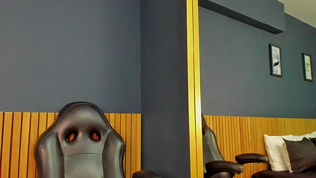 NathRossi online show from February 26, 1:32 am