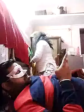 Snapshot of bobbyronak chatting on January 1, 6:38 pm bobbyronak online show from January 1, 6:38 pm