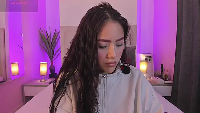 nicolle pierce online show from March 25, 12:11 pm