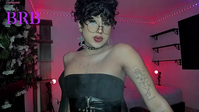 Snapshot of Heka_Prudence chatting on July 28, 11:17 am Heka Prudence online show from July 28, 11:17 am