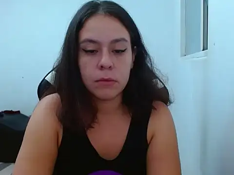 Snapshot of Hard_innocence chatting on December 20, 9:27 am Hard innocence online show from December 20, 9:27 am