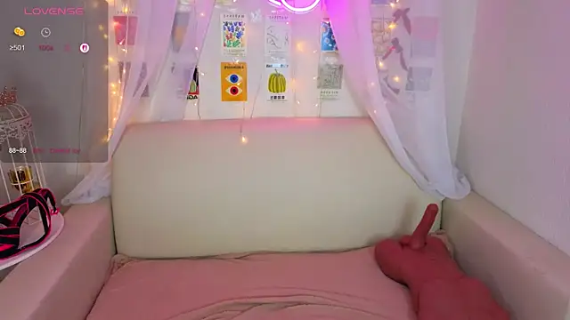 Snapshot of Angel_Nikole chatting on November 10, 1:48 am Angel Nikole online show from November 10, 1:48 am