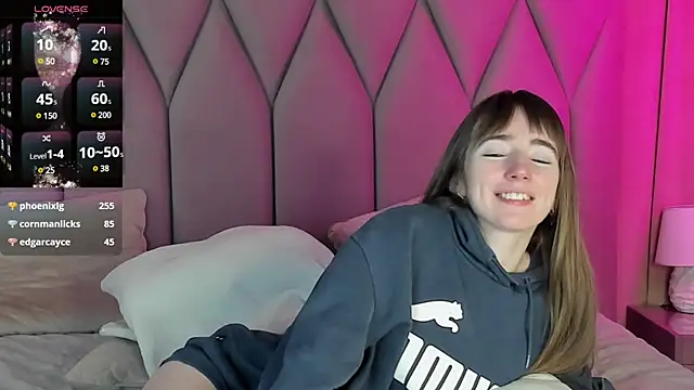 MillicentFarrell online show from February 4, 10:02 pm