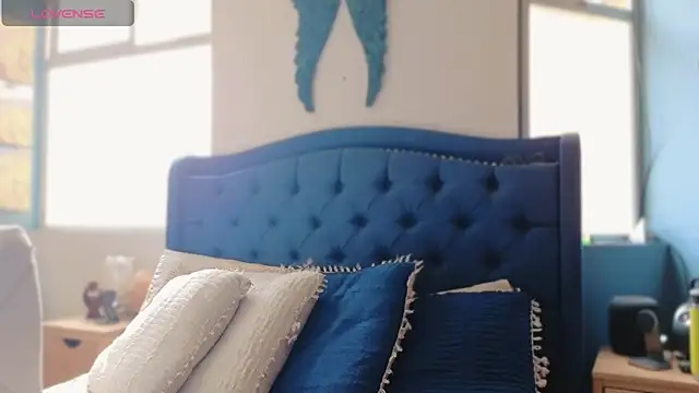 QueenYsuRey online show from March 5, 1:28 pm