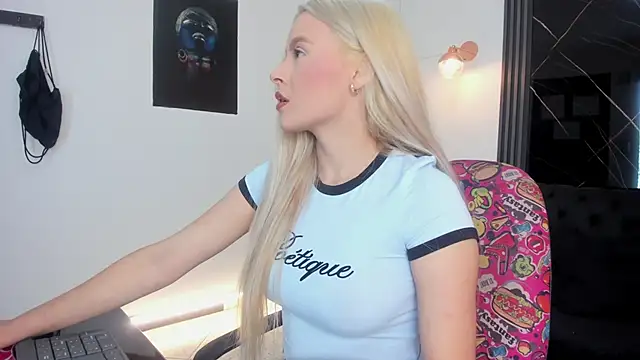 Snapshot of miacarperr1 chatting on February 2, 9:02 pm miacarperr1 online show from February 2, 9:02 pm