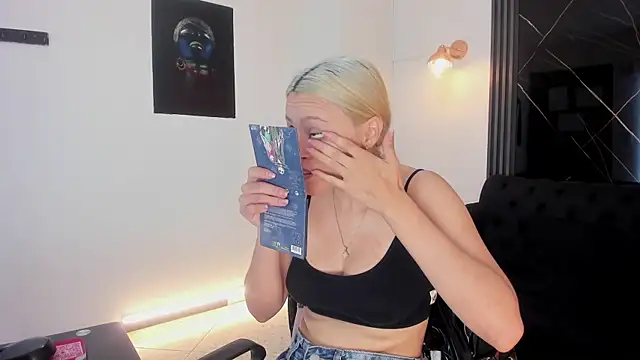 Snapshot of miacarperr1 chatting on February 12, 8:26 pm miacarperr1 online show from February 12, 8:26 pm