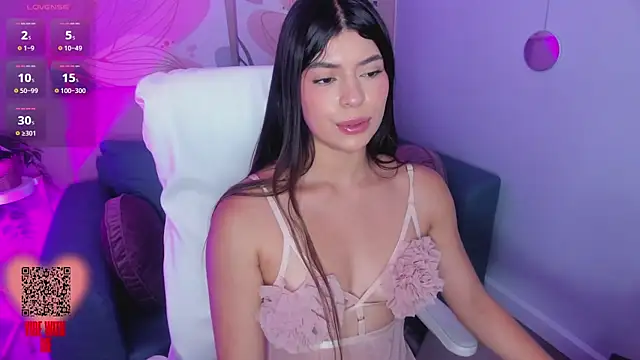 MiaDlucca online show from December 12, 8:43 pm