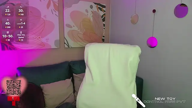 MiaDlucca online show from February 3, 8:35 pm