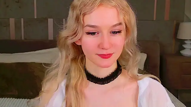 Snapshot of NaomiLoys chatting on February 11, 6:19 am NaomiLoys online show from February 11, 6:19 am