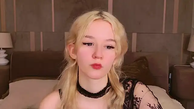 Snapshot of NaomiLoys chatting on February 27, 4:09 am NaomiLoys online show from February 27, 4:09 am