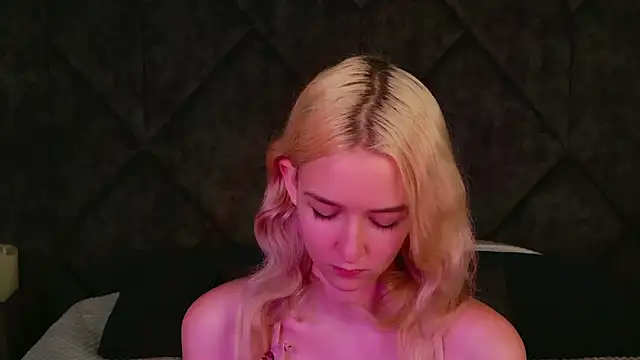 Snapshot of NaomiLoys chatting on September 13, 9:03 pm NaomiLoys online show from September 13, 9:03 pm