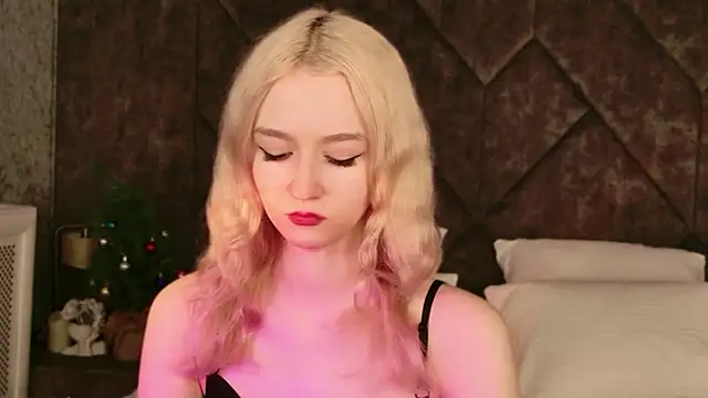 NaomiLoys online show from January 10, 11:12 am