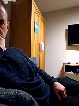 Hectorthyssen1 online show from March 1, 9:59 pm