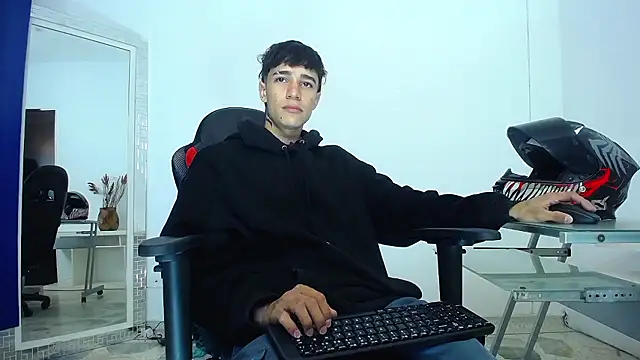 Snapshot of Zacktk7 chatting on December 3, 11:13 pm Zacktk7 online show from December 3, 11:13 pm