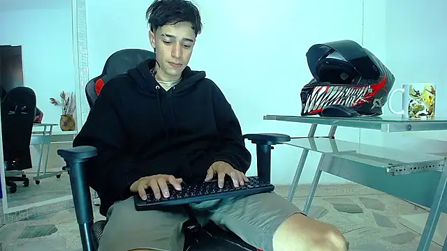 Snapshot of Zacktk7 chatting on December 4, 11:13 pm Zacktk7 online show from December 4, 11:13 pm