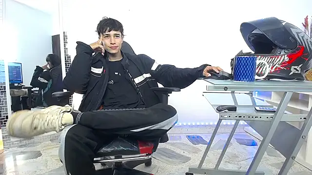 Snapshot of Zacktk7 chatting on December 13, 11:17 pm Zacktk7 online show from December 13, 11:17 pm